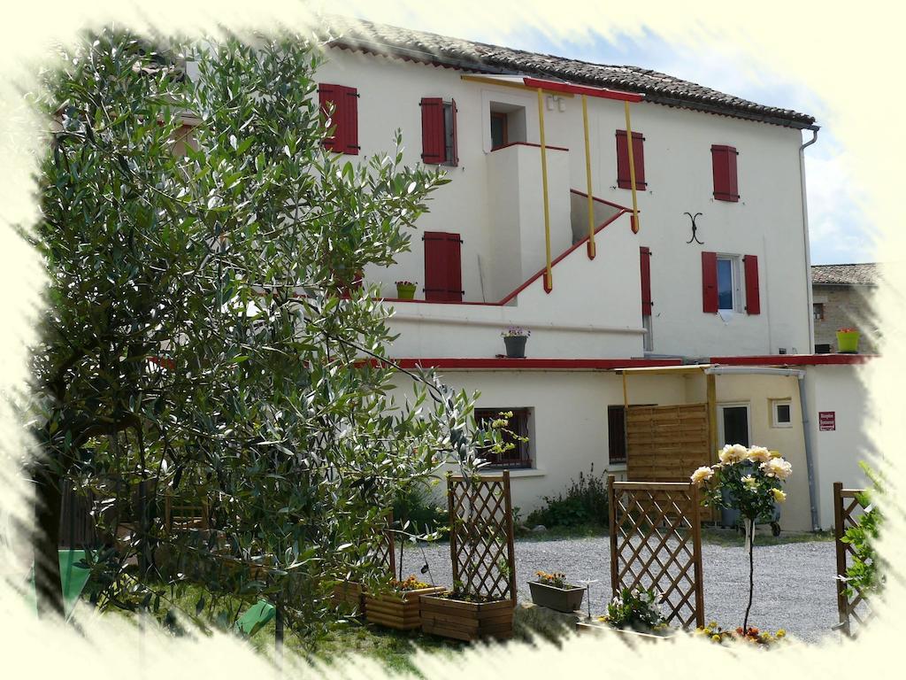 Auberge De La Couronne Lablachère Eksteriør billede